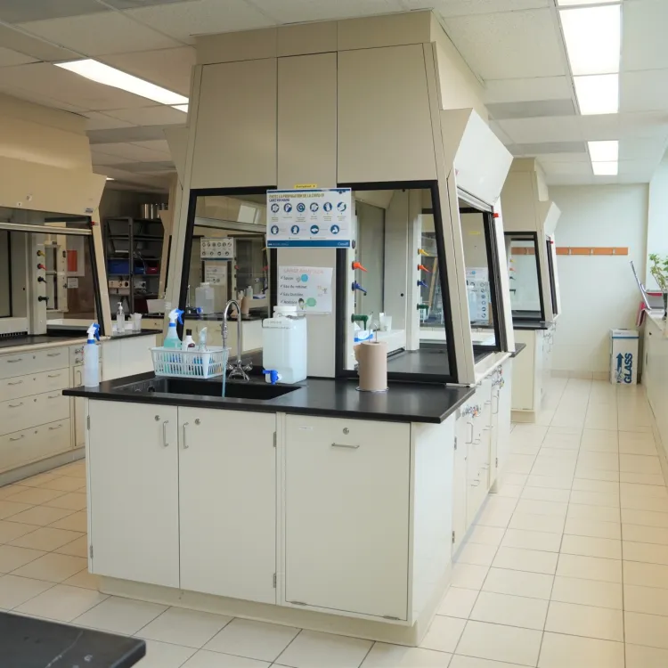 Laboratoire de chimie du Département de sciences de la nature du Cégep Marie-Victorin